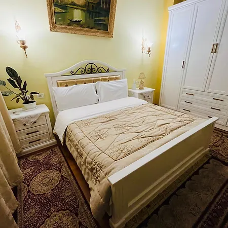 Parku Rinia * Korça