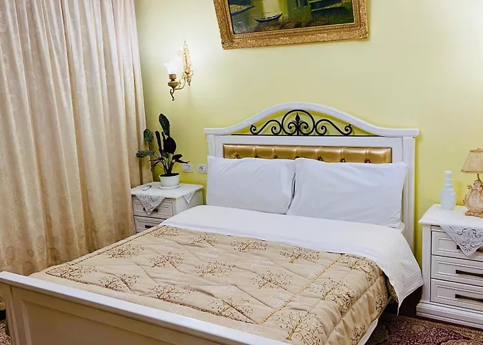 Parku Rinia Villa Korça