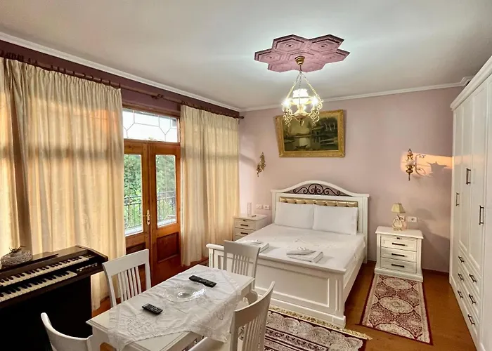 Villa Parku Rinia Korça