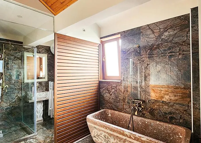 Villa Parku Rinia Korça