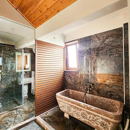 Villa Parku Rinia Korce