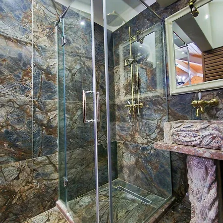 Parku Rinia كورتشي